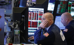 Wall Street abre con fuertes pérdidas y el Dow Jones cae un 2,20 %