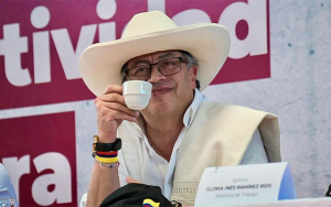 Presidente Petro amenaza con acabar contrato del Fondo Nacional del Café