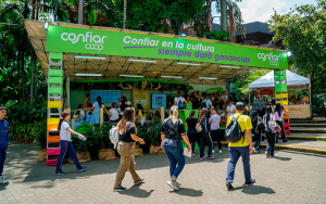 Confiar Coop: cultura y textos gratuitos en fiesta del libro en Medellín