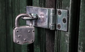 Empresarios ya est&aacute;n quitando el candado de sus empresas: Arango