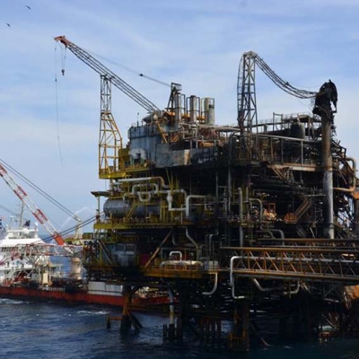 Industria petrolera latinoamericana se arma de prudencia ante baja de precios