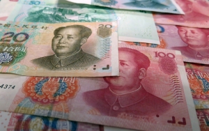 El Banco de China vuelve a depreciar el valor del yuan frente al dólar