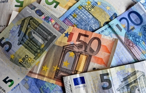 Comisión Europea insta a potenciar el papel internacional del euro