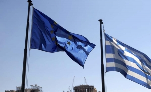 Miles de griegos se manifiestan para exigir un acuerdo y permanencia en euro