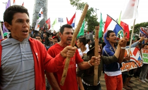 Manifestantes piden en Paraguay derogar Ley de Alianza Público Privada (APP)