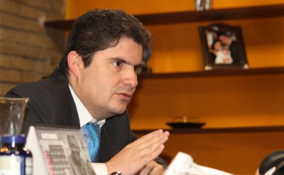 Ministro Henao entrega detalles de pol&iacute;tica de vivienda en Espa&ntilde;a