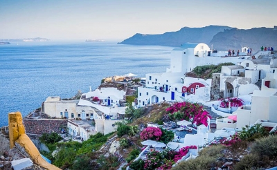 Llegadas e ingresos tur&iacute;sticos aumentaron en Grecia pese a controles capital