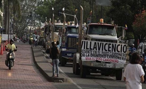 Gobierno colombiano militariza vías para enfrentar paro de camioneros