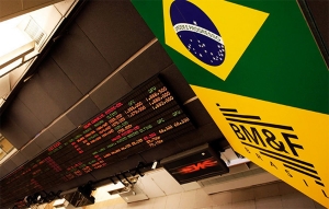 Bolsa de Brasil bate nuevo récord y Bolsonaro celebra optimismo