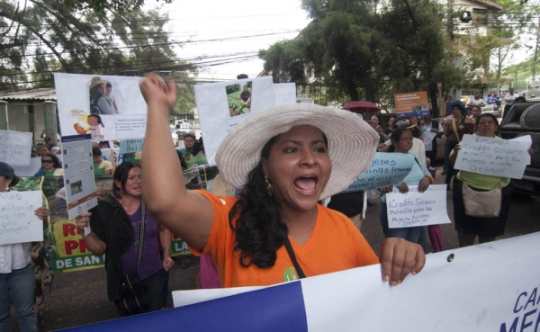 Mujeres rurales de Honduras exigen acceso a un fondo agrícola gubernamental