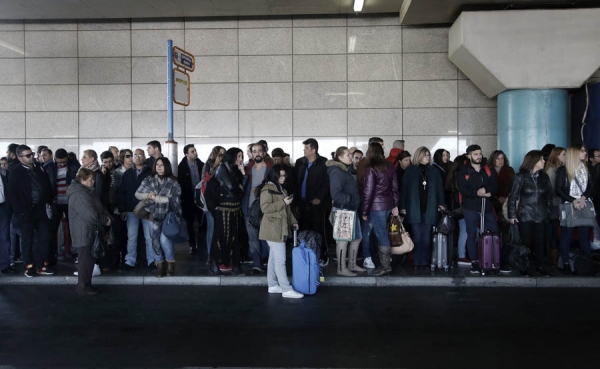 Menor participación en segunda huelga general en Grecia contra los recortes