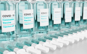 Irlanda suspende el uso de la vacuna anticovid de astrazeneca